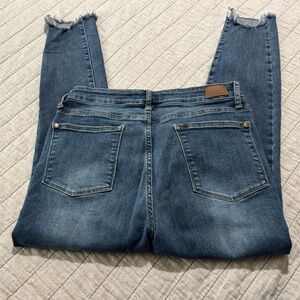 Judy Blue 13/31 skinny fit blue jeans raw hems
